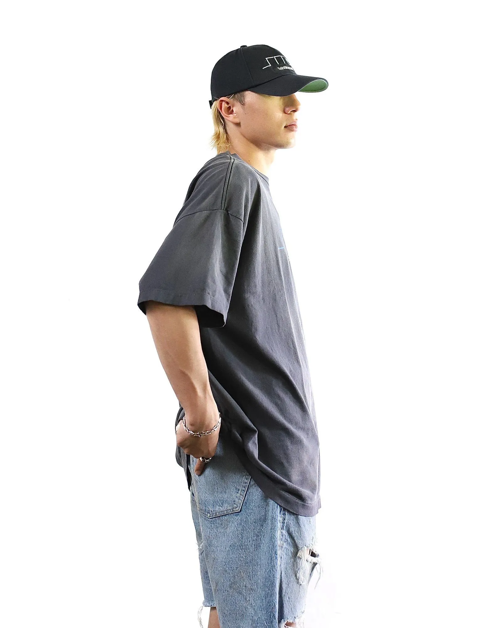 SAINT Mxxxxxx SM6 TEE/BLK latest model SM6 basic LOGO printed TEE, washed black S-XL, garment dyeing, heavy washing to make old, hanging holes, highly restored original printing, correct with anti-counterfeiting angel mark